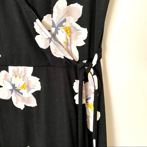 [ Sold ] Old Navy Floral Wrap Dress, Medium - Picture 4 of 8